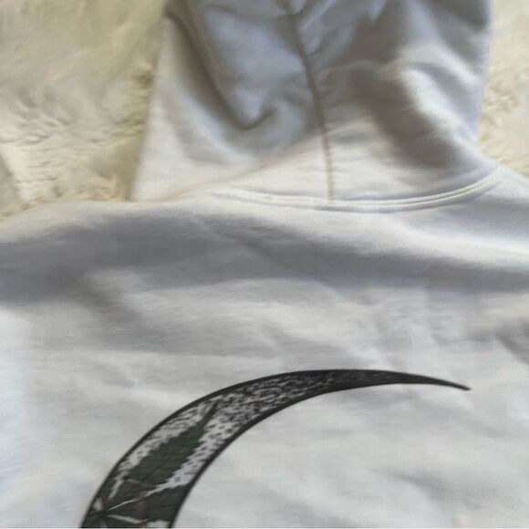 Skeleton hippie hoodie from Etsy 🍃 - Picture 13 of 16